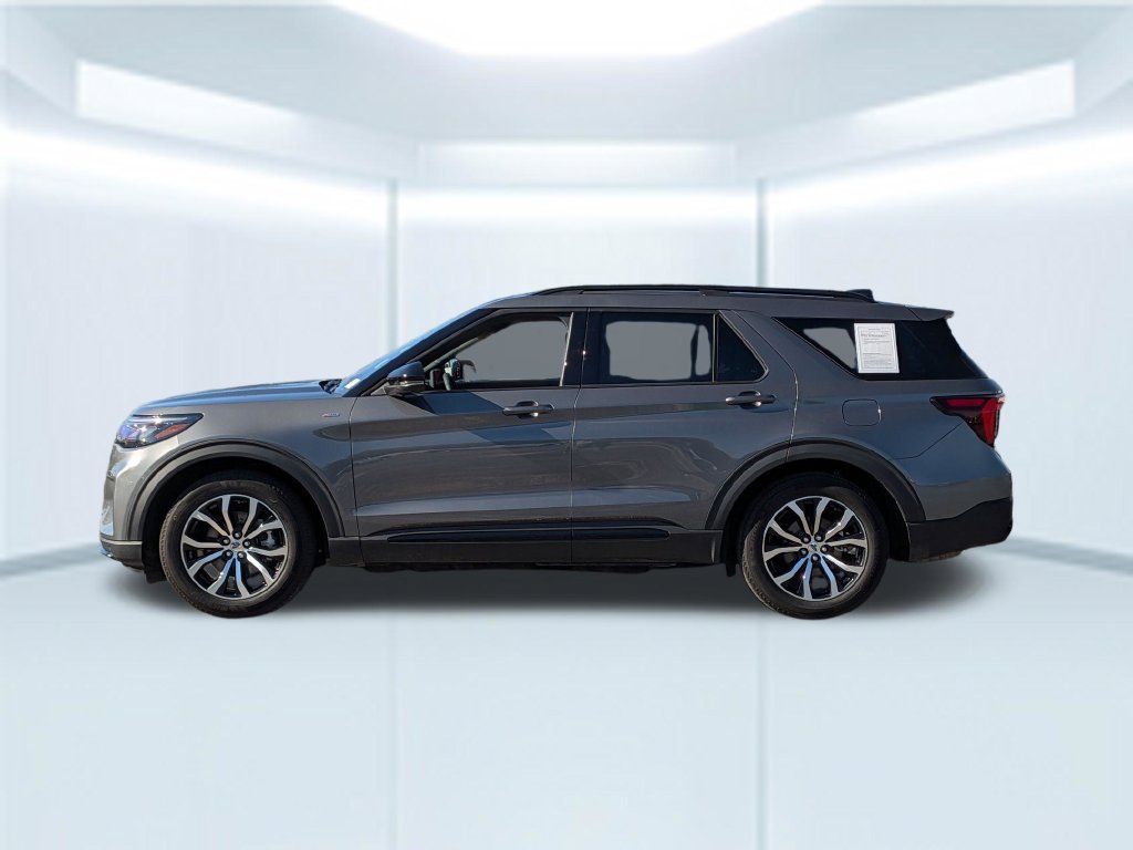 Used 2026 Ford Explorer ST-Line w/ Premium Package RWD image 2