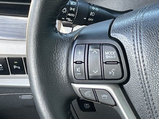 Used 2017 Toyota Sienna XLE Premium FWD image 13