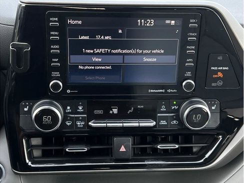 Used 2021 Toyota Highlander XLE image 12