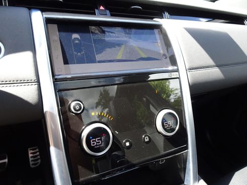 Used 2023 Land Rover Discovery Sport SE image 4