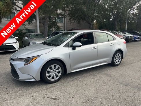 Used 2021 Toyota Corolla LE image 1