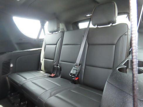 Used 2022 Chevrolet Suburban High Country RWD image 19