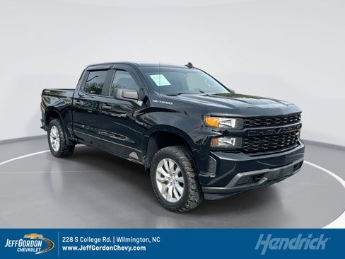 Used 2020 Chevrolet Silverado 1500 Custom w/ Custom Value Package image 1