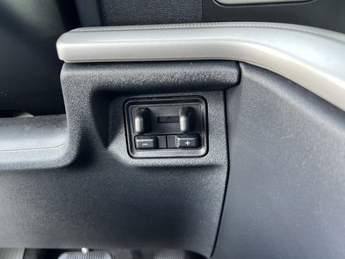 Used 2025 Ford Expedition Active image 17