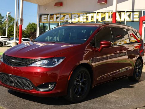 Used 2019 Chrysler Pacifica Touring-L w/ Advanced Safetytec Group FWD image 1