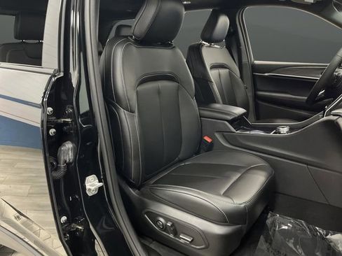 Used 2024 Jeep Grand Cherokee Limited image 31