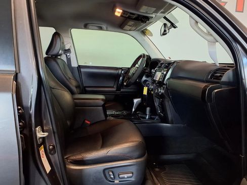 Used 2018 Toyota 4Runner TRD Off-Road Premium AWD/4WD image 12