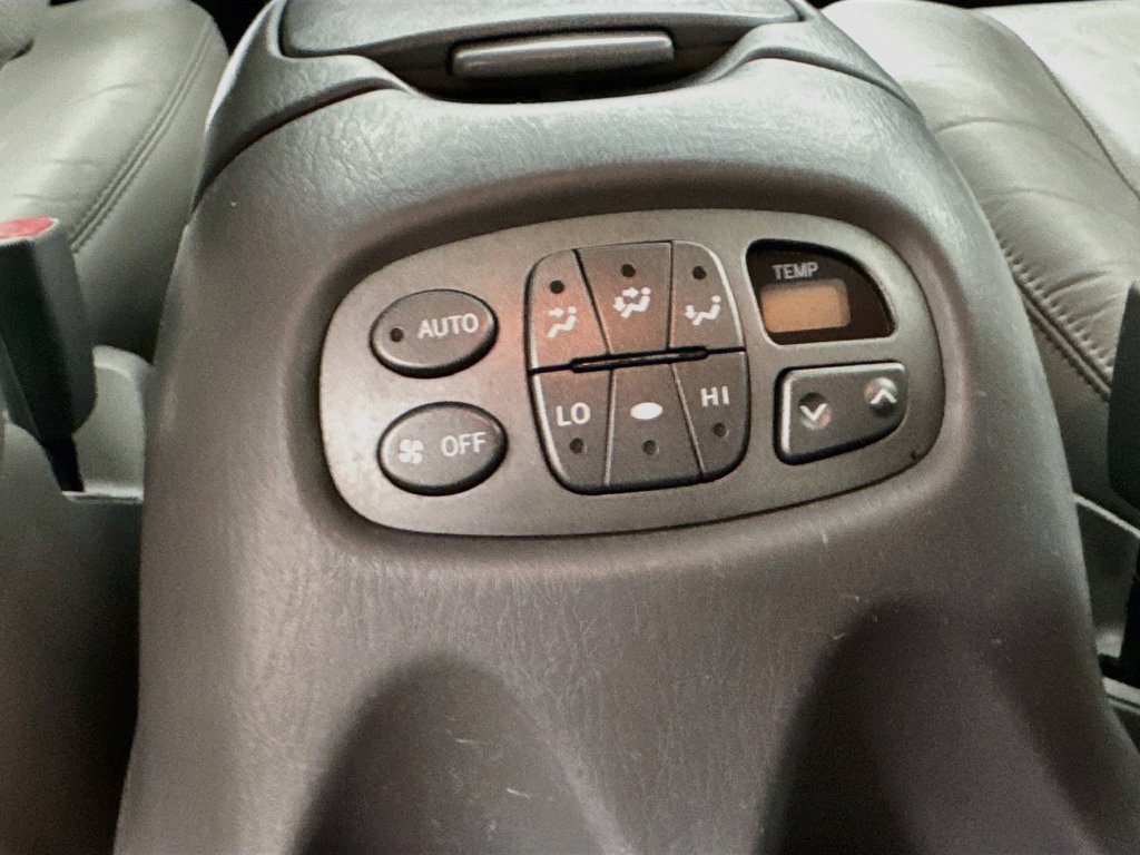 Used 2001 Toyota Sequoia Limited RWD image 29