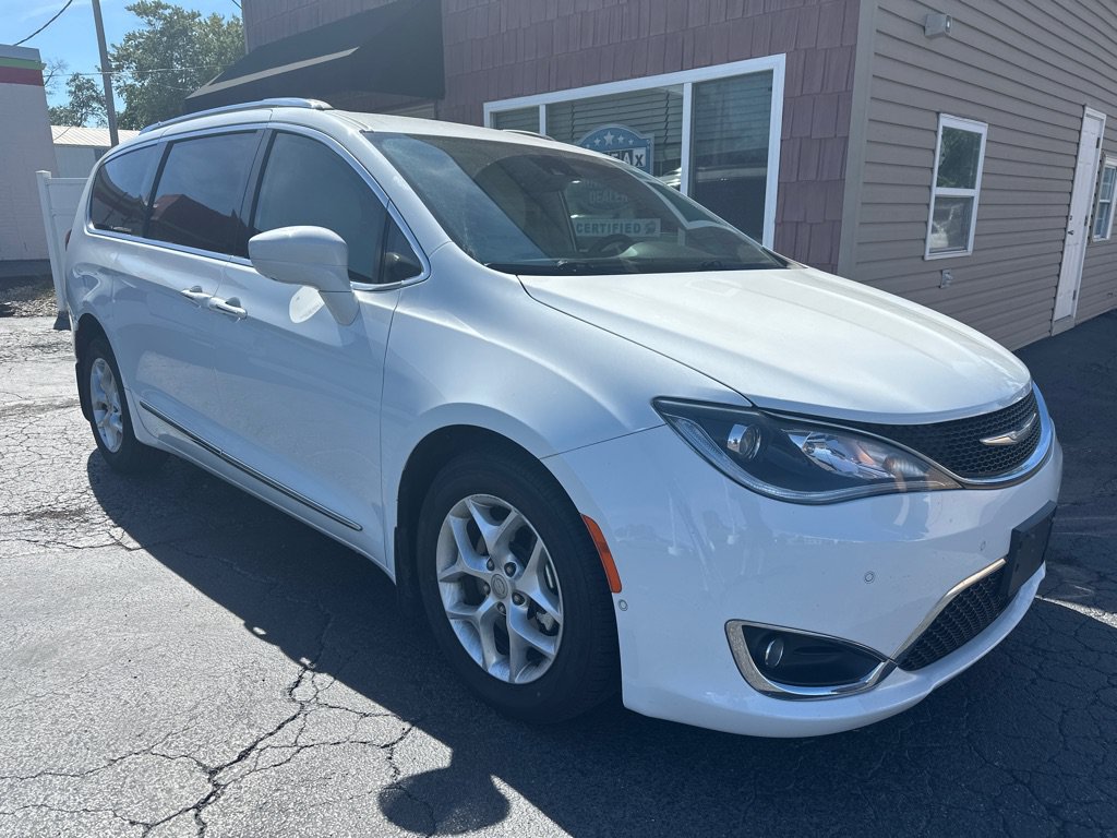 Used 2017 Chrysler Pacifica Touring-L Plus w/ Advanced Safetytec Group FWD image 1