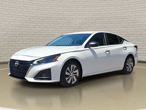 Used 2024 Nissan Altima 2.5 S FWD image 1