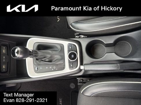 Used 2022 Hyundai Venue Limited image 22