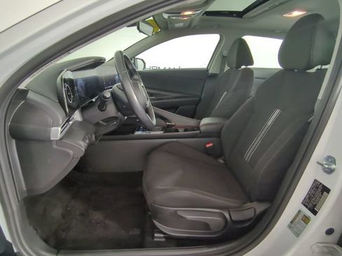 Used 2025 Hyundai Elantra SEL FWD image 19