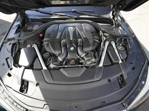 Used 2019 BMW 750i xDrive image 14