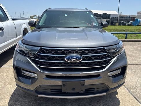 Used 2022 Ford Explorer XLT w/ Equipment Group 202A RWD image 2