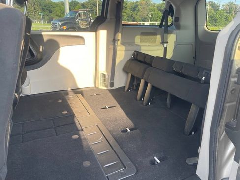 Used 2015 Dodge Grand Caravan SE w/ Quick Order Package 29E SE FWD image 7