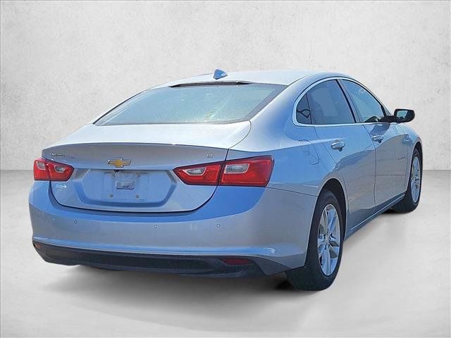 Used 2017 Chevrolet Malibu LT w/ Driver Confidence Package FWD image 5