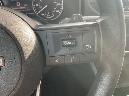 Used 2022 Nissan Rogue S image 15