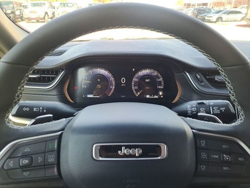 New 2025 Jeep Grand Cherokee Laredo X image 11