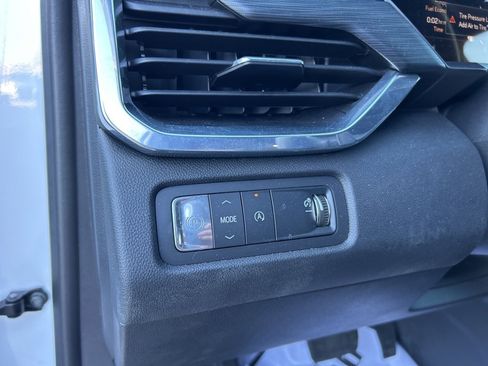 Used 2025 GMC Acadia Elevation image 21