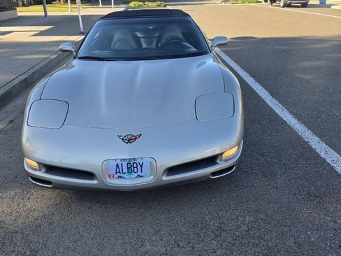 Used 1998 Chevrolet Corvette Convertible RWD image 2