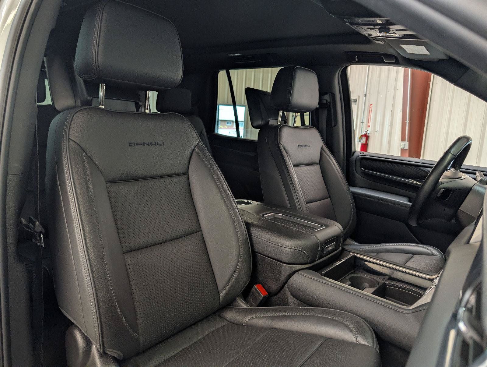 Used 2023 GMC Yukon Denali w/ Advanced Technology Package AWD/4WD image 7