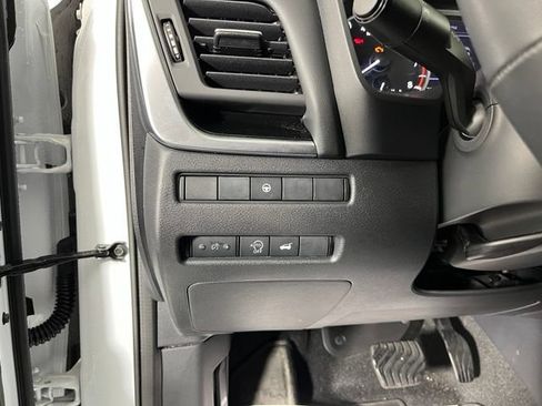 Used 2025 Nissan Rogue SV AWD/4WD image 18