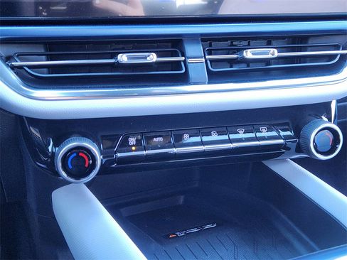 New 2026 Chevrolet Equinox EV LT image 19