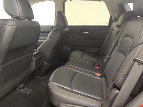 Used 2022 Nissan Pathfinder SL FWD image 18