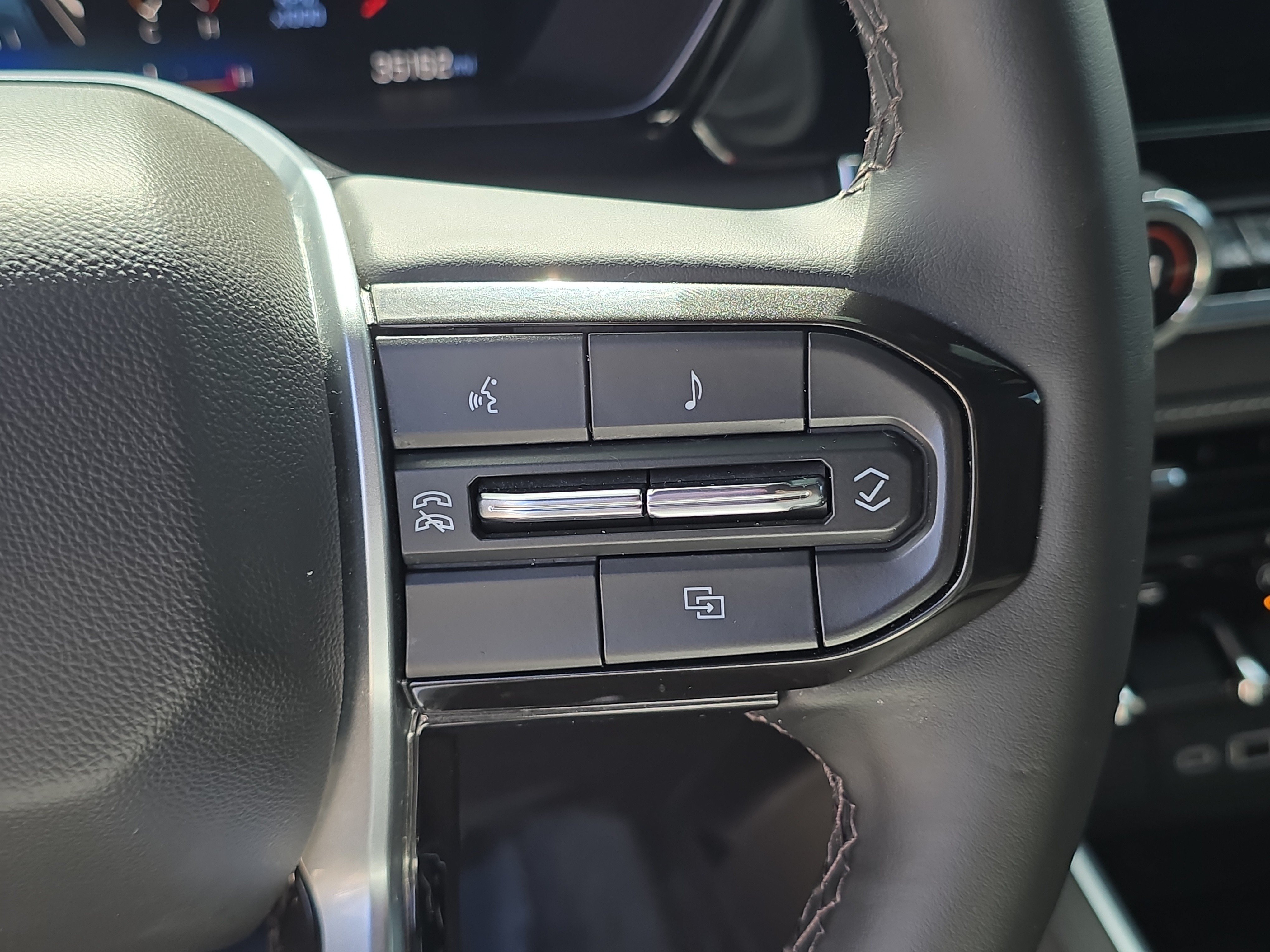 Used 2024 Chevrolet Colorado LT w/ LT Convenience Package RWD image 30