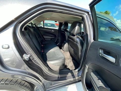 Used 2016 Chrysler 300 Limited RWD image 7