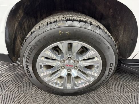 Used 2025 GMC Yukon Denali AWD/4WD image 19