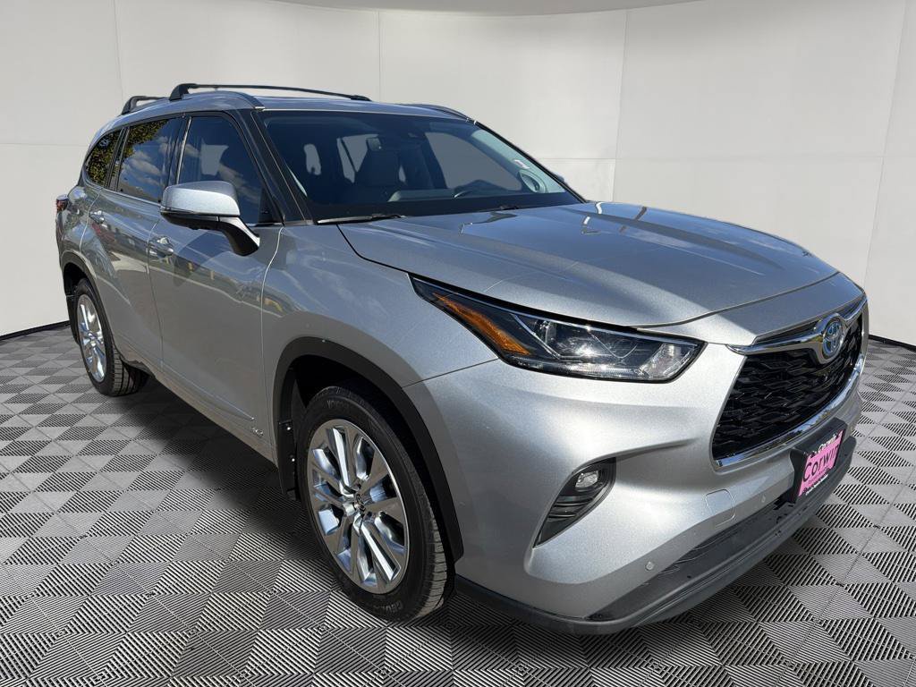 Used 2023 Toyota Highlander Limited AWD/4WD image 2