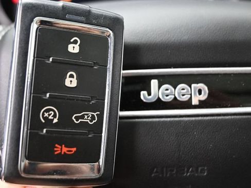 Used 2022 Jeep Grand Cherokee L Overland w/ Luxury Tech Group IV AWD/4WD image 48