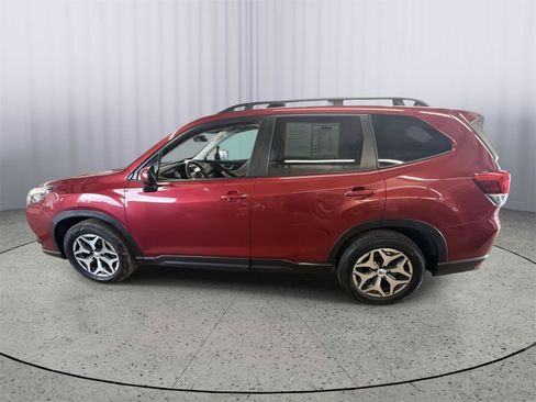 Used 2022 Subaru Forester Premium AWD/4WD image 2