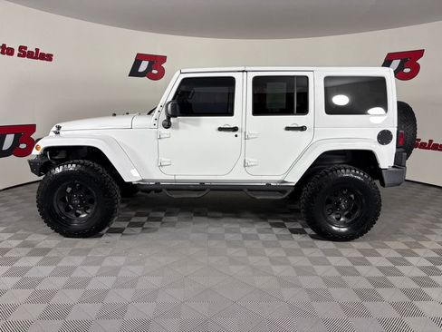 Used 2017 Jeep Wrangler Unlimited Rubicon w/ Connectivity Group AWD/4WD image 3