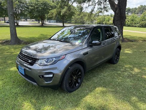 Used 2017 Land Rover Discovery Sport HSE image 2