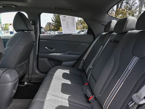 Certified 2025 Hyundai Elantra SEL image 16