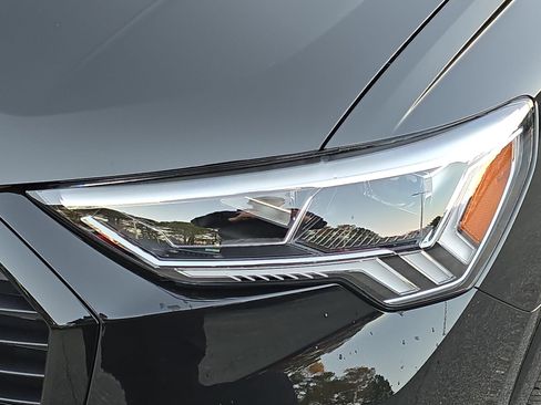 New 2025 Audi Q3 2.0T Premium image 31