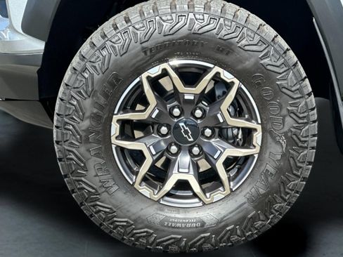 Used 2024 Chevrolet Colorado ZR2 w/ ZR2 Convenience Package III AWD/4WD image 25
