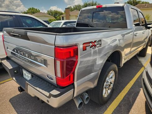 Used 2022 Ford F250 Platinum w/ FX4 Off-Road Package AWD/4WD image 3
