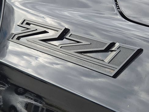 Used 2023 Chevrolet Tahoe Z71 w/ Luxury Package AWD/4WD image 8