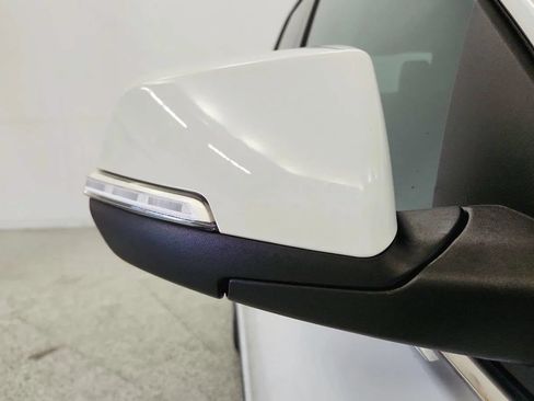 Used 2022 GMC Acadia SLE FWD image 36
