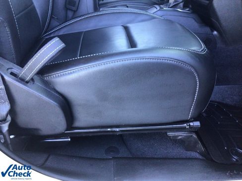 Used 2022 Jeep Wrangler Unlimited Sahara w/ Cold Weather Group image 13