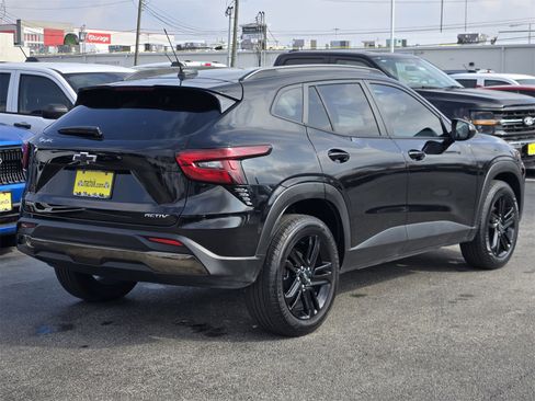 Used 2025 Chevrolet Trax ACTIV w/ Driver Confidence Package image 5