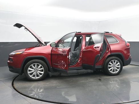 Used 2017 Jeep Cherokee Limited image 55