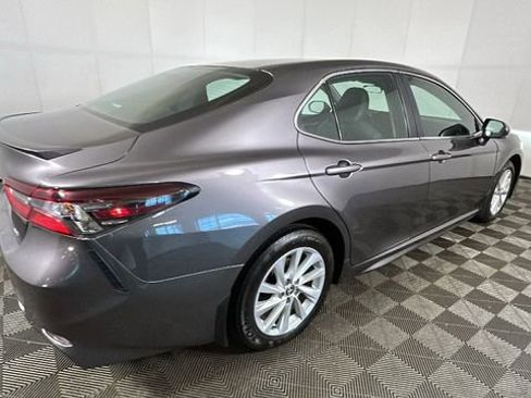 Used 2024 Toyota Camry SE FWD image 3