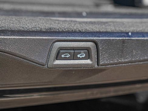 Used 2023 BMW X7 xDrive40i w/ Premium Package image 34