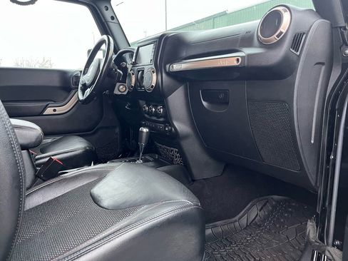 Used 2016 Jeep Wrangler Sahara image 12