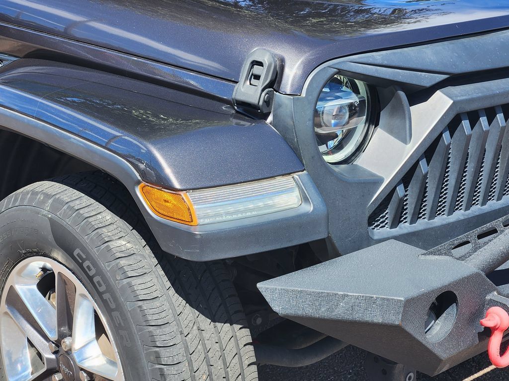 Used 2020 Jeep Wrangler Unlimited Sahara AWD/4WD image 28