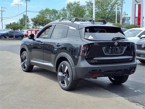 New 2025 Nissan Kicks SR image 4